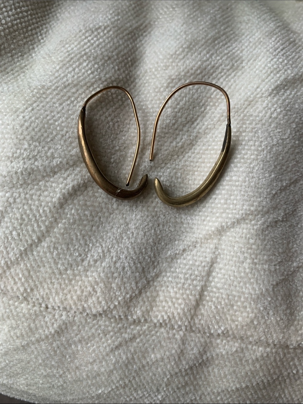 Natural cast moldable brass hoops